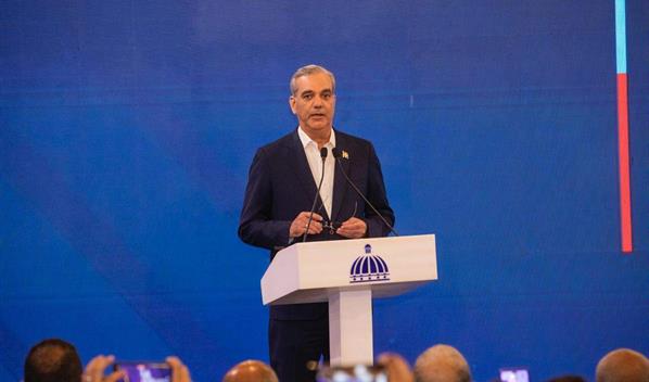 Luis Abinader anuncia "nueva etapa" de su Gobierno y advierte habr&aacute; m&aacute;s cambios