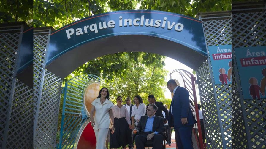 Rehabilitación inaugura parque infantil inclusivo en honor a doña Mary Pérez Marranzini