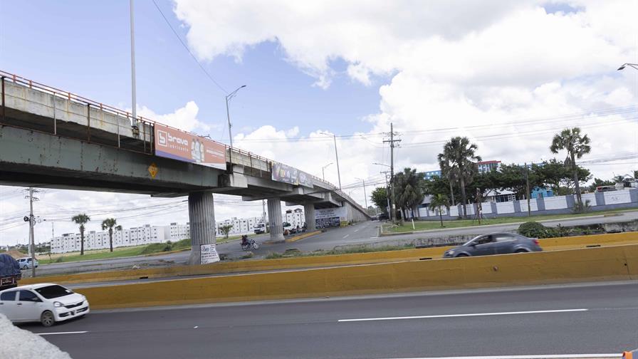 Obras Públicas inicia plan para construir y rehabilitar 53 puentes en 15 provincias