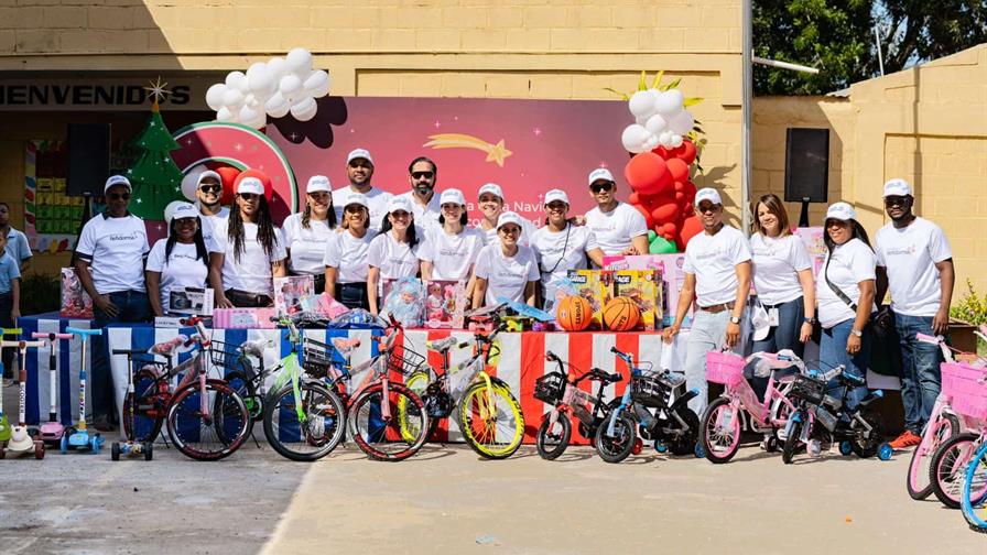 La Fundación Refidomsa entrega juguetes en Haina y Los Negros de Azua