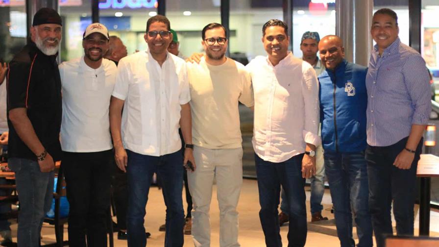 Diamante Deportivo realiza encuentro navideño con sus oyentes