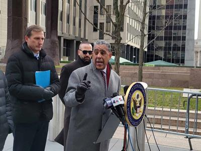 Presentan proyecto de ley para proteger a inmigrantes en las cortes