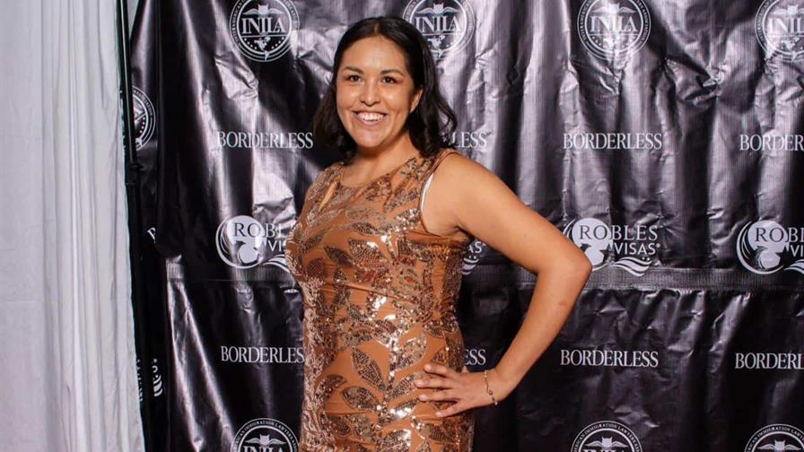 Sandra Díaz Martínez brilla en los Galardones Interamericanos Sin Fronteras 2025