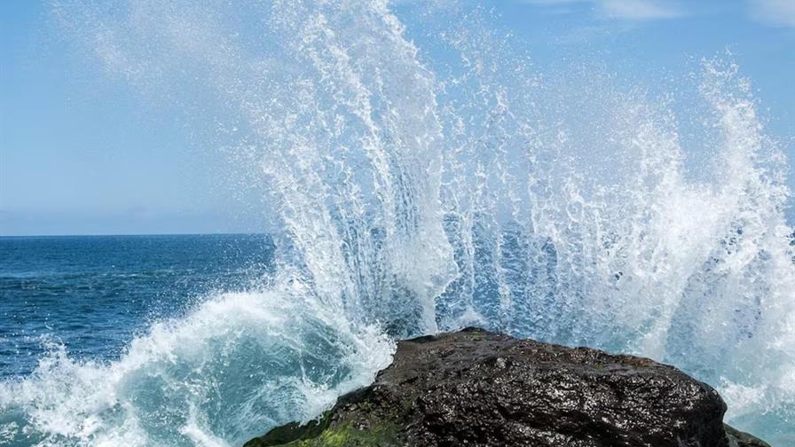 Tres muertos por fuerte ola que barrió una piscina natural de las islas Canarias Tres muertos por fuerte ola que barrió una piscina natural de las islas Canarias