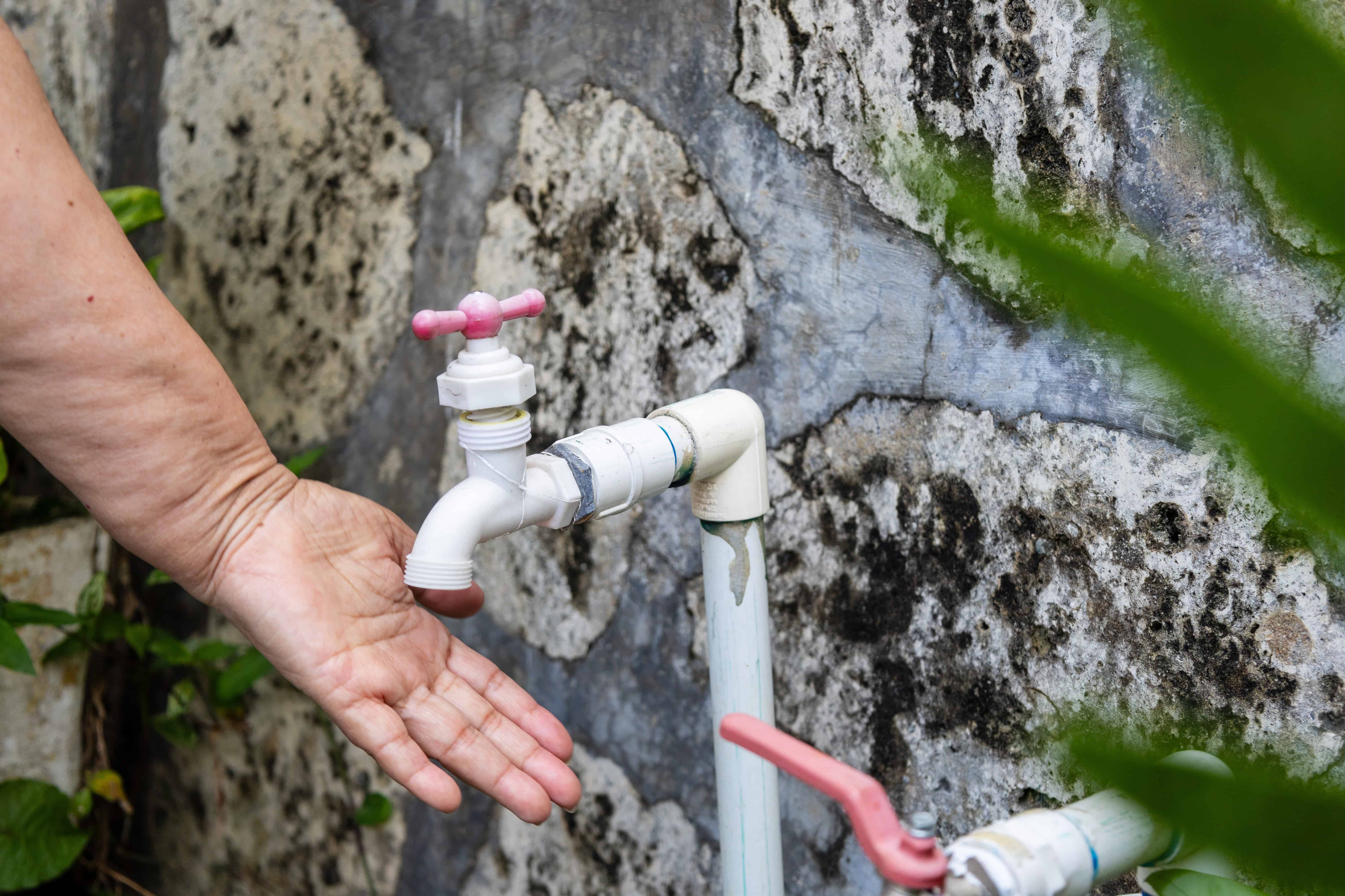 La escasez de agua es un problema para las 31 familias.