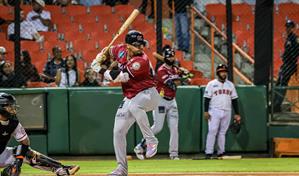 Deyvison de los Santos carga a unos Gigantes que huelen a round robin