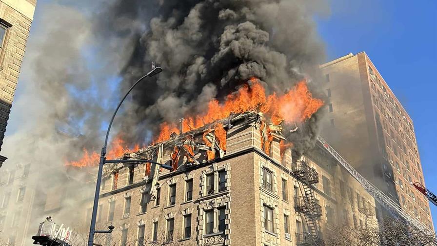 Un grave incendio se propaga en un edificio de viviendas en Nueva York