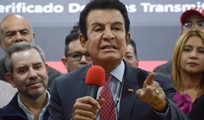 Nasralla denuncia fraude monumental y pide escrutinio acta por acta en Honduras