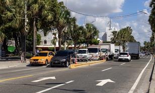 Calzada elevada o reductores del Malec&oacute;n causa rechazo y taponamientos por exceso de altura