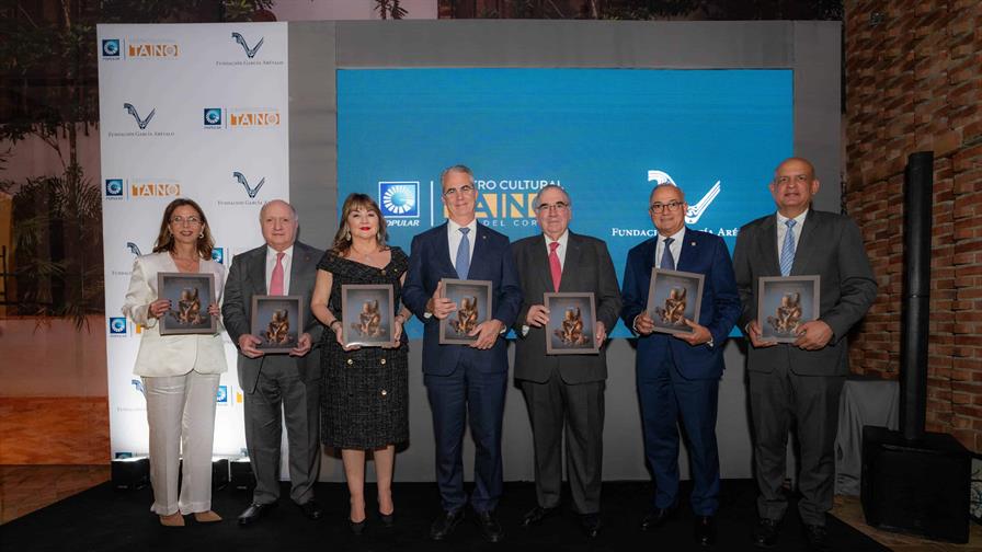 Presentan el libro "Nuestros primeros pobladores" Presentan el libro "Nuestros primeros pobladores"