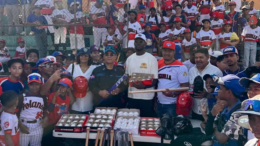 Ronny Mauricio encabeza inauguración del Torneo Cristo Rey y sus amigos Ronny Mauricio encabeza inauguración del Torneo Cristo Rey y sus amigos