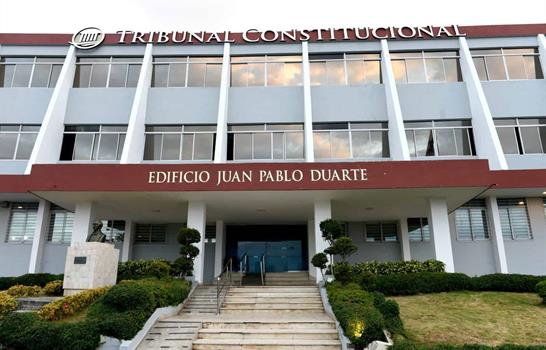 Las máximas jurídicas tempus regit actum y lex temporis actum en la jurisprudencia constitucional