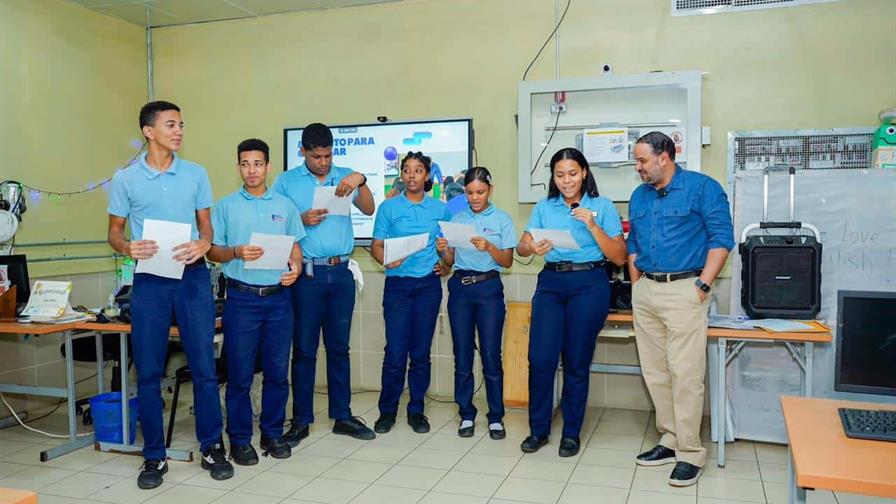 La bitácora del maestro: Crónicas constitucionales desde el aula pública (Clase 14, final) La bitácora del maestro: Crónicas constitucionales desde el aula pública (Clase 14, final)