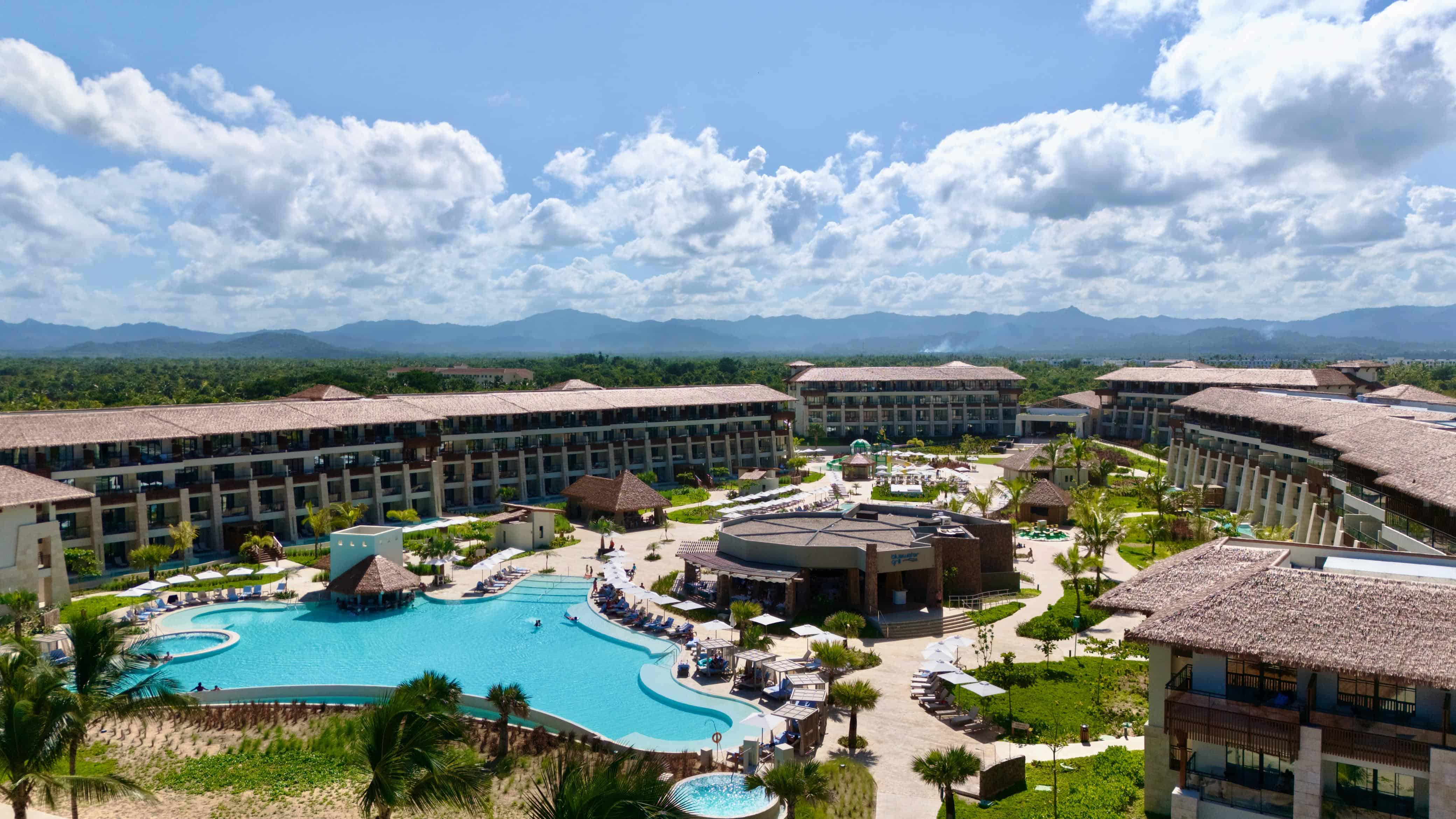 Vista de los nuevos hoteles, Secrets Playa Esmeralda y Dreams Playa Esmeralda, en Miches.