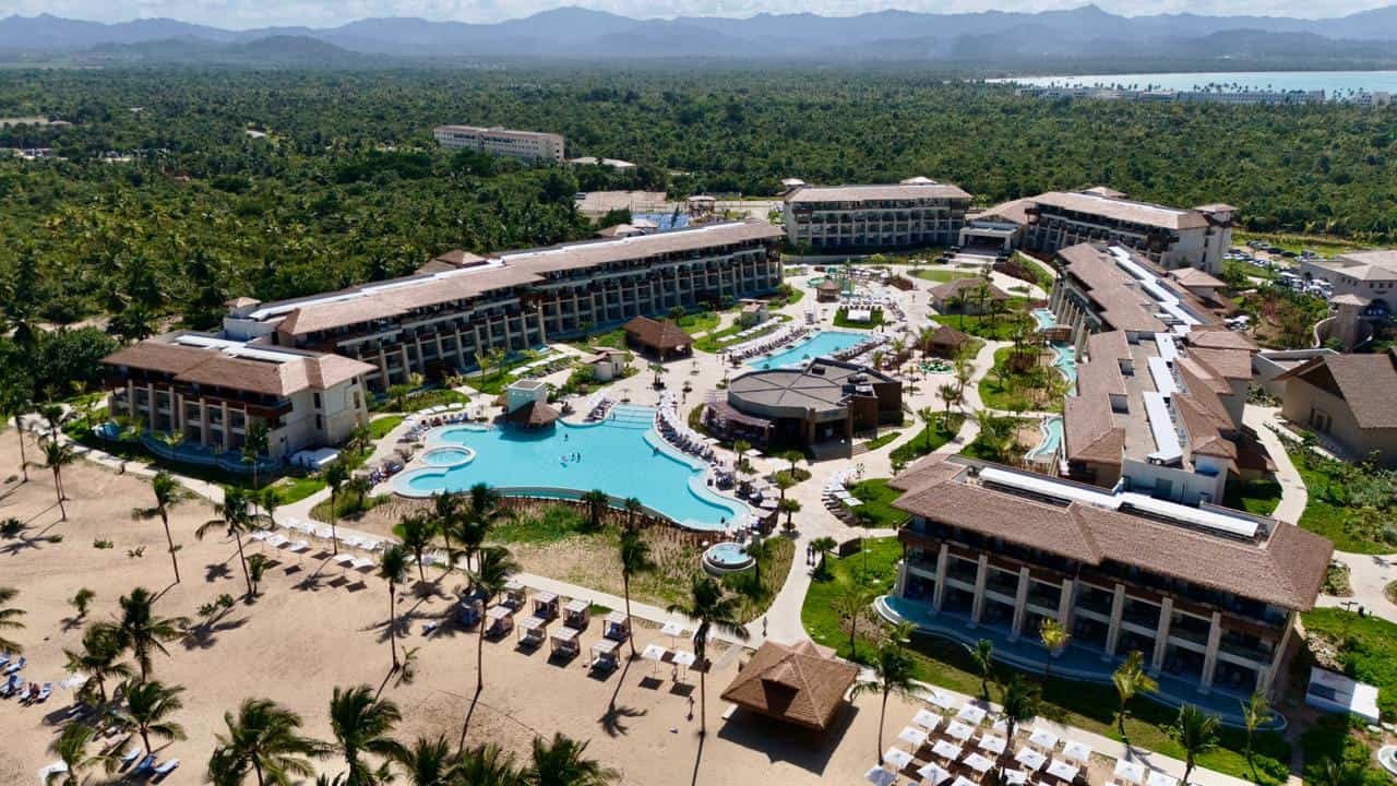Vista de los nuevos hoteles, Secrets Playa Esmeralda y Dreams Playa Esmeralda, en Miches.