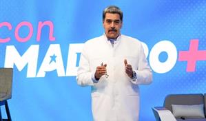 Ahora me toca hablar mucho en inglés porque me llaman mucho del Norte, bromea Maduro