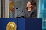 María Corina Machado recibe el Nobel de la Paz 2025 y condena la crisis venezolana