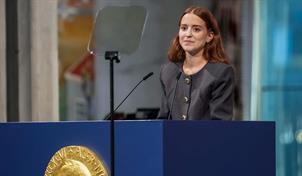 Hija de opositora venezolana Mar&iacute;a Corina Machado recibe en su nombre el Nobel de la Paz