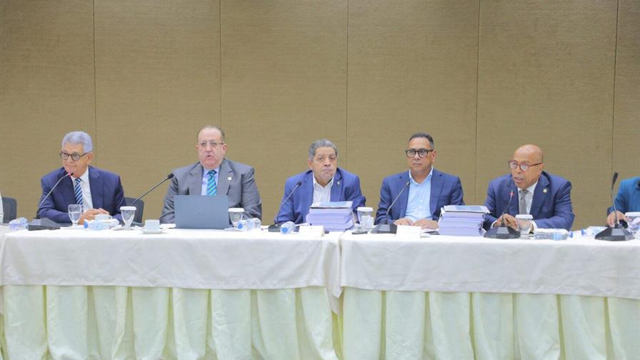 Comisión de legisladores aprueba informe del Presupuesto 2026 sin incluir la indexación salarial Comisión de legisladores aprueba informe del Presupuesto 2026 sin incluir la indexación salarial