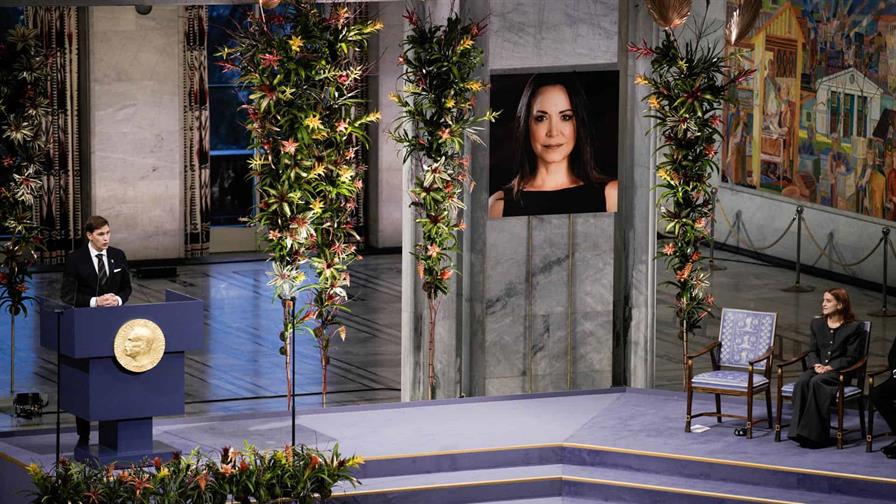 Machado salió de Venezuela en barco para intentar llegar a Oslo, según funcionarios de EE. UU. Machado salió de Venezuela en barco para intentar llegar a Oslo, según funcionarios de EE. UU.