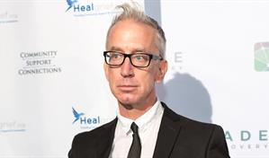 El comediante Andy Dick sufrió una aparente sobredosis en plena calle en Hollywood