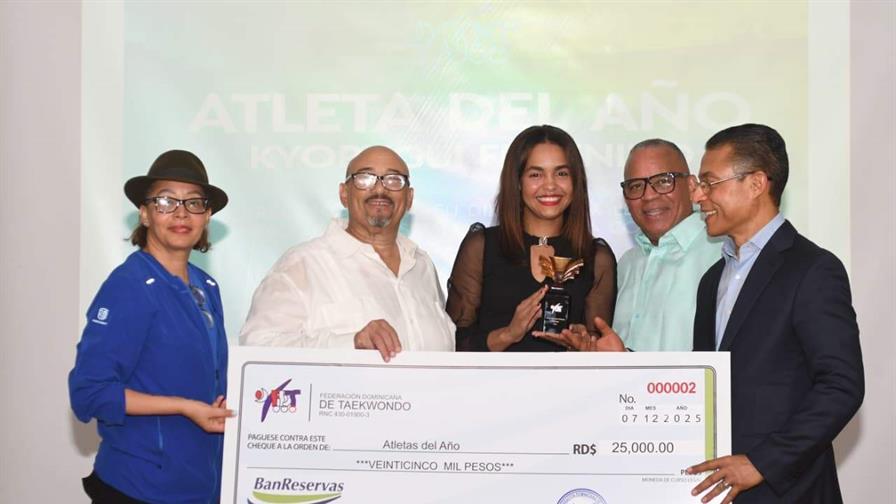 Federación Dominicana de Taekwondo premia a sus atletas y asociaciones del año Federación Dominicana de Taekwondo premia a sus atletas y asociaciones del año