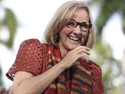 Eileen Higgins asume como la primera alcaldesa demócrata en 24 años