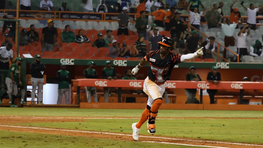 Video |Los Toros dejan en el terreno a las Estrellas Orientales y se afianzan en la segunda posición Video |Los Toros dejan en el terreno a las Estrellas Orientales y se afianzan en la segunda posición