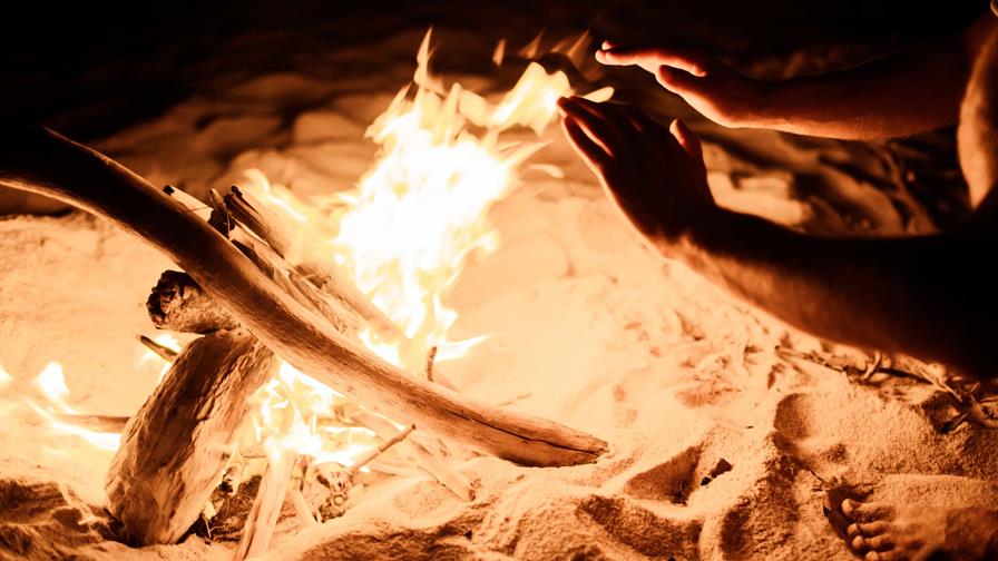 Hace 400,000 años los homínidos aprendieron a encender el fuego Hace 400,000 años los homínidos aprendieron a encender el fuego