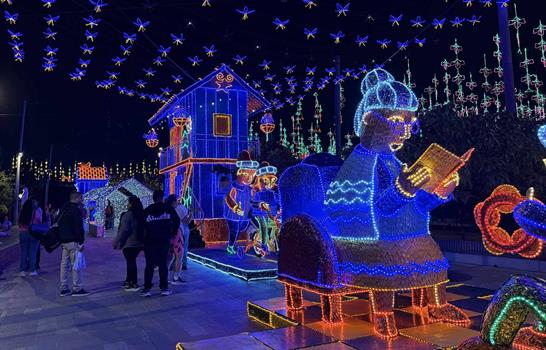Medell&iacute;n enciende m&aacute;s de ocho millones de luces para celebrar la Navidad