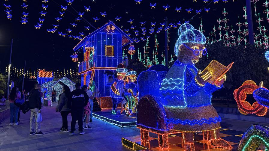 Medellín enciende más de ocho millones de luces para celebrar la Navidad Medellín enciende más de ocho millones de luces para celebrar la Navidad