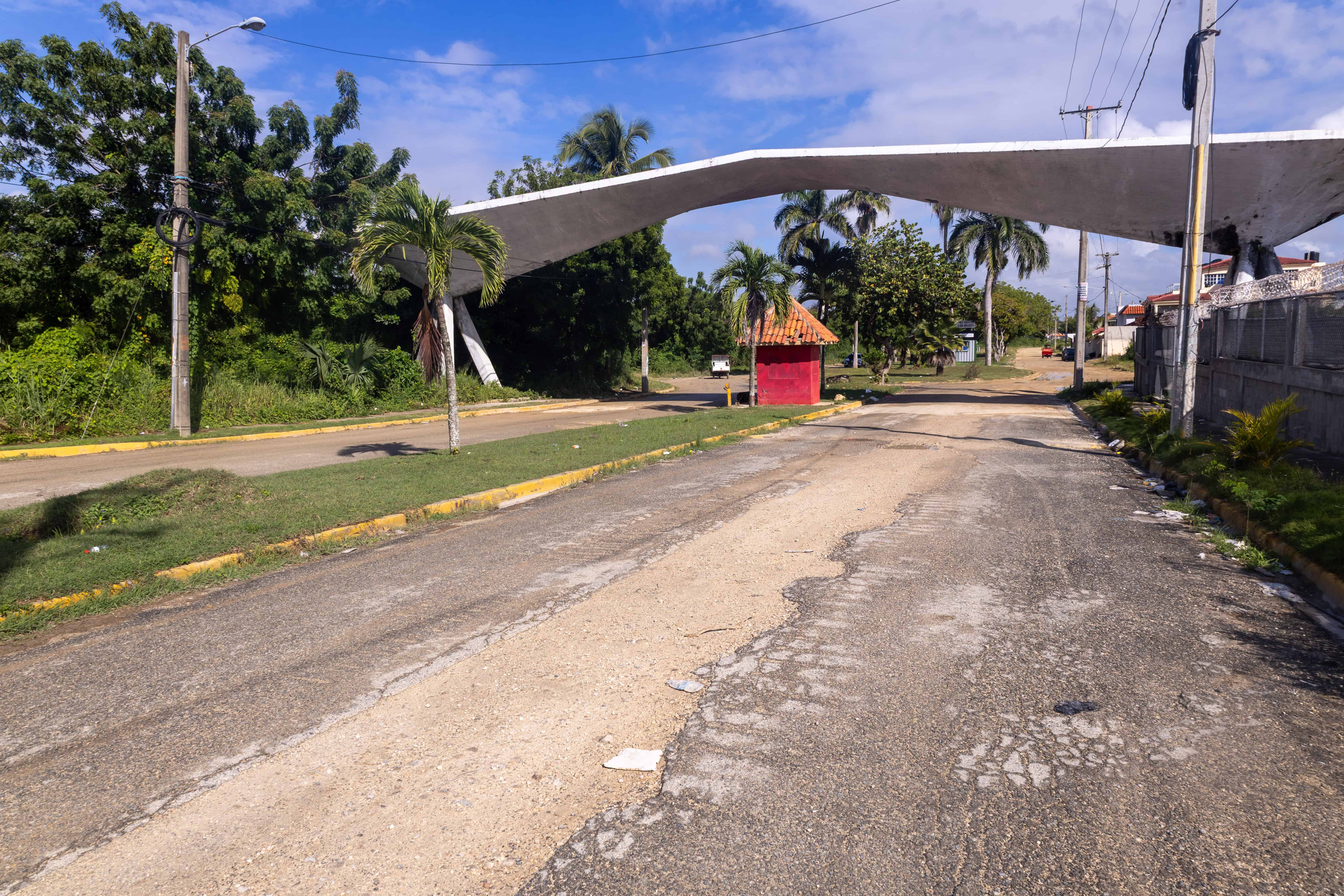 Entrada del residencial Riviera del Caribe