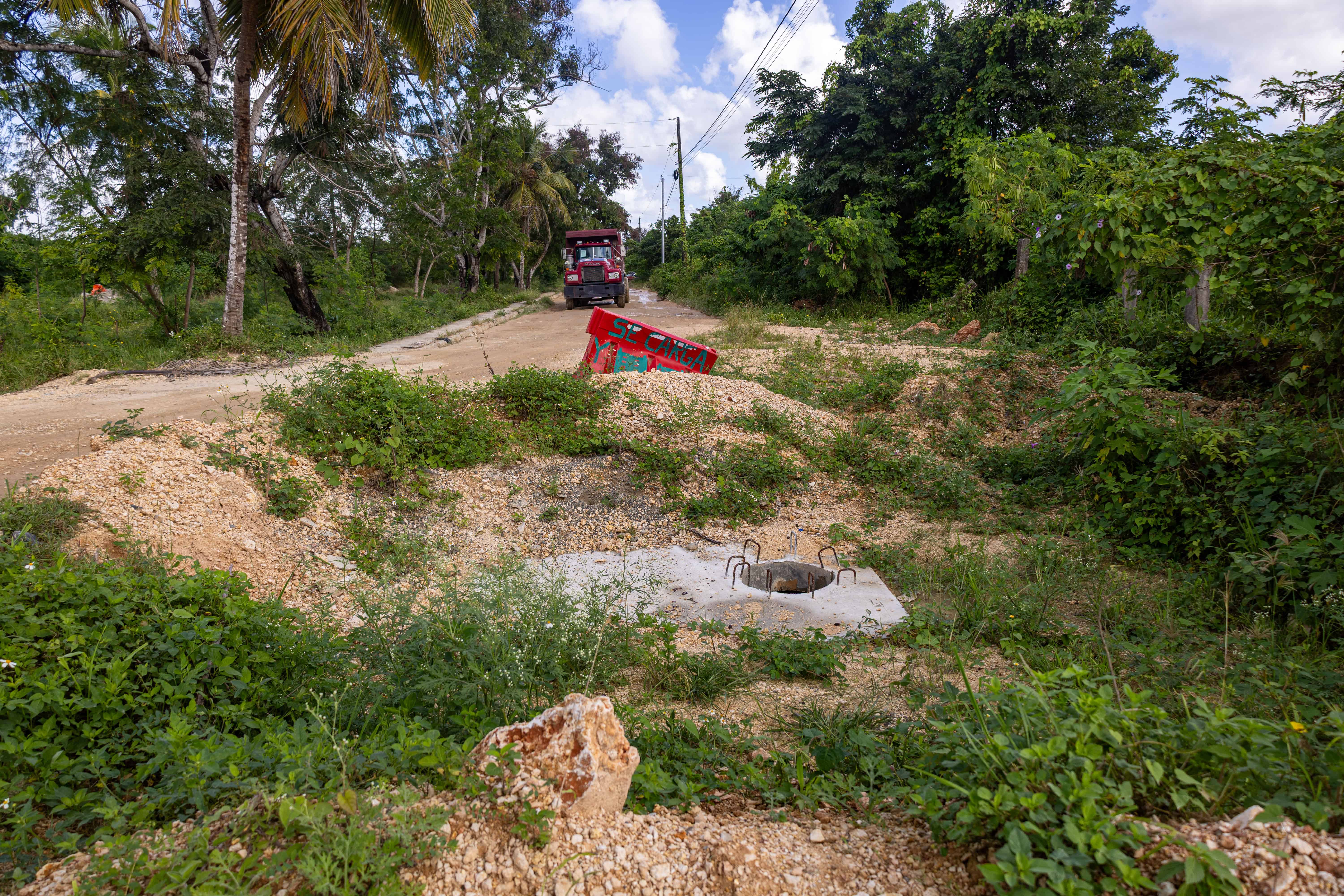 En este lugar se construyó un registro del sistema de agua y, según los moradores, tiene más de ocho meses sin terminación.