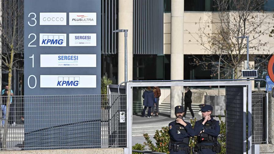 Detienen al dueño y al CEO de aerolínea Plus Ultra por presunto blanqueo de capitales Detienen al dueño y al CEO de aerolínea Plus Ultra por presunto blanqueo de capitales