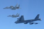 EE. UU. y Japón realizan ejercicios aéreos conjuntos tras patrullas chinas y rusas EE. UU. y Japón realizan ejercicios aéreos conjuntos tras patrullas chinas y rusas