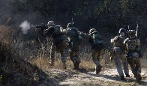 Cámara Baja de EE. UU. aprueba plan de defensa que frena recortes de tropas de Trump en Europa