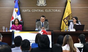 &iquest;La prohibici&oacute;n de la JCE de publicar encuestas pol&iacute;ticas viola la libertad de expresi&oacute;n?