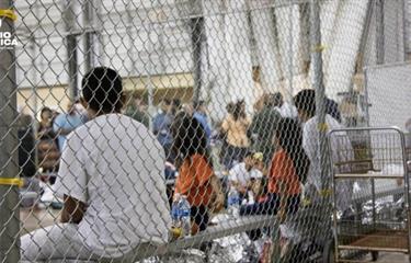 Juez ordena a Trump no restringir las visitas de congresistas a las c&aacute;rceles migratorias