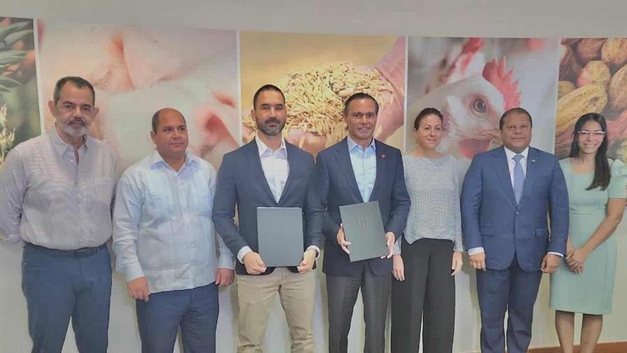 Save the Children y la ADHA firman acuerdo para frenar el trabajo infantil en el sector agropecuario Save the Children y la ADHA firman acuerdo para frenar el trabajo infantil en el sector agropecuario