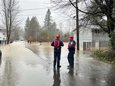 Miles de personas en alerta de evacuación por lluvias en Washington