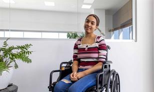 M&aacute;s all&aacute; de la limitaci&oacute;n: el camino de j&oacute;venes con discapacidad en carreras y oficios regulares