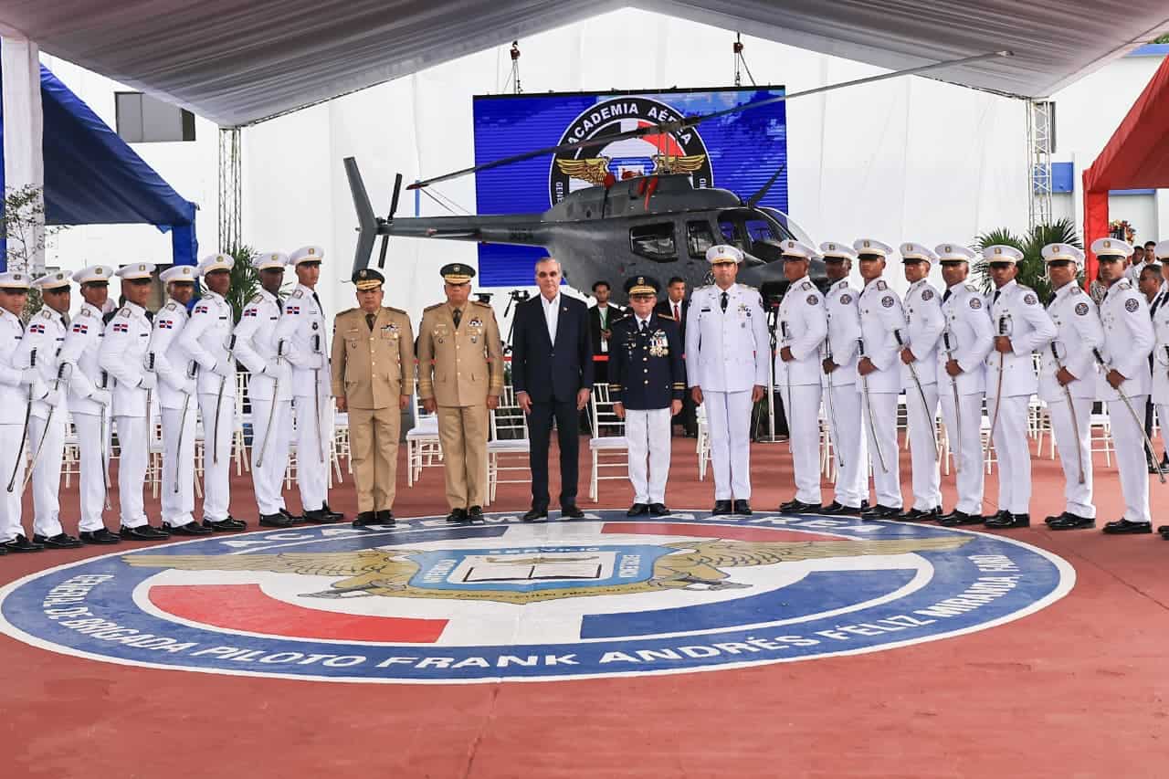 Cuarenta cadetes se gradúan de la academia de la Fuerza Aérea Dominicana Cuarenta cadetes se gradúan de la academia de la Fuerza Aérea Dominicana