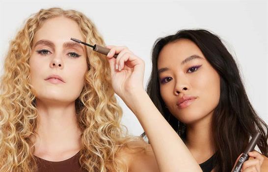 Brillo con moderación, el maquillaje para esta Navidad