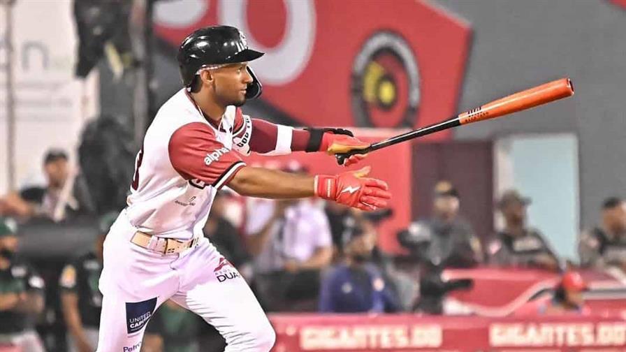 Johan Rojas se siente honrado de vestir la chaqueta del Clásico Mundial de Béisbol Johan Rojas se siente honrado de vestir la chaqueta del Clásico Mundial de Béisbol