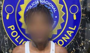 Apresan a dos jóvenes acusados de despojar a una mujer de su celular en Santiago