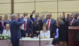 Juramentan al doctor Luis Peña Núñez como presidente del CMD