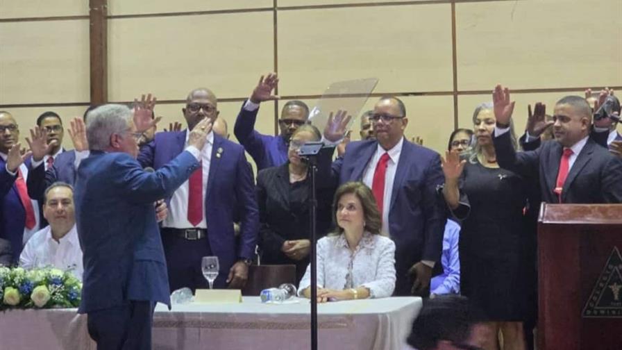 Juramentan al doctor Luis Pe&ntilde;a N&uacute;&ntilde;ez como presidente del CMD