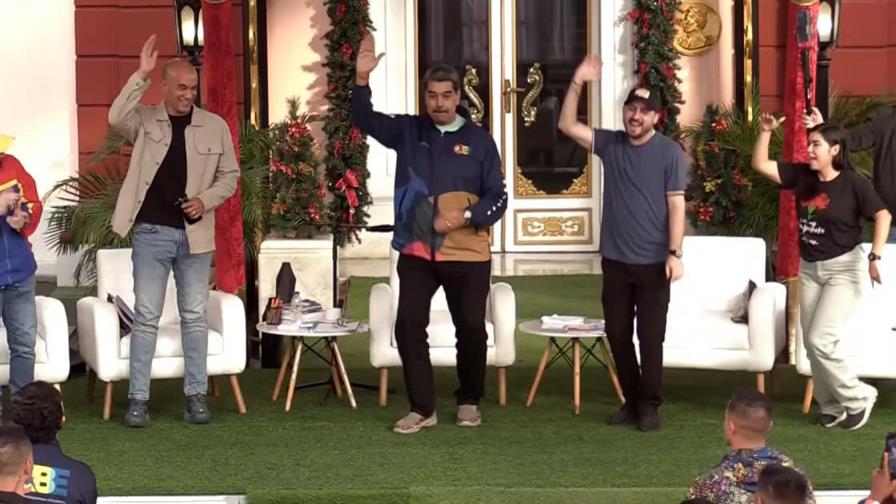 Maduro baila al ritmo de No war, yes peace, en medio de las tensiones con EE.UU. Maduro baila al ritmo de No war, yes peace, en medio de las tensiones con EE.UU.