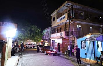 Apresan a mujer por tiroteo en Villa Duarte que dejó dos muertos - Diario Libre
