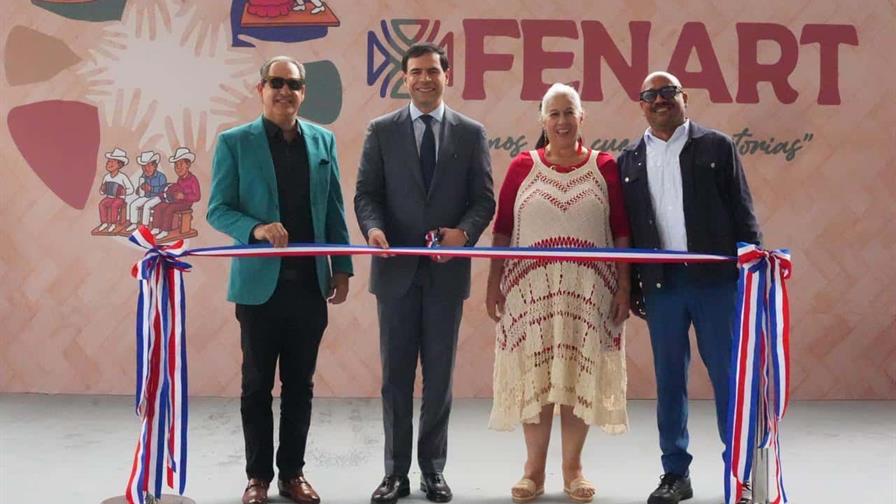 Roberto &Aacute;ngel Salcedo encabeza el acto inaugural de la Feria Nacional de Artesan&iacute;a